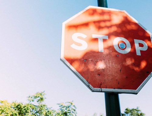 Accidente de tráfico por no respetar la señal de Stop